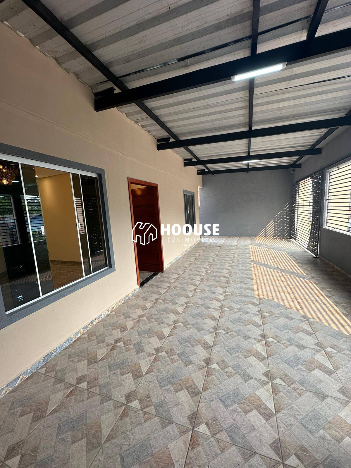 Casa à venda com 3 quartos, 300m² - Foto 1